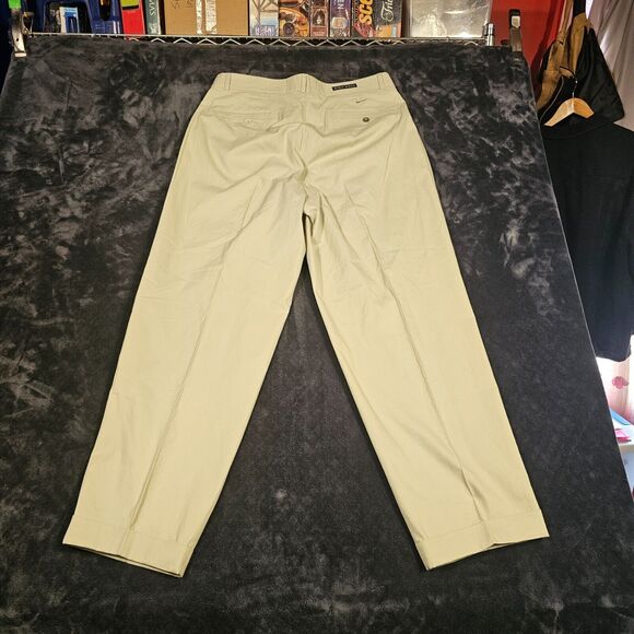 Nike Golf Men’s Standard Fit Pleated Front Pants Beige Size 34x30 - Picture 2 of 10